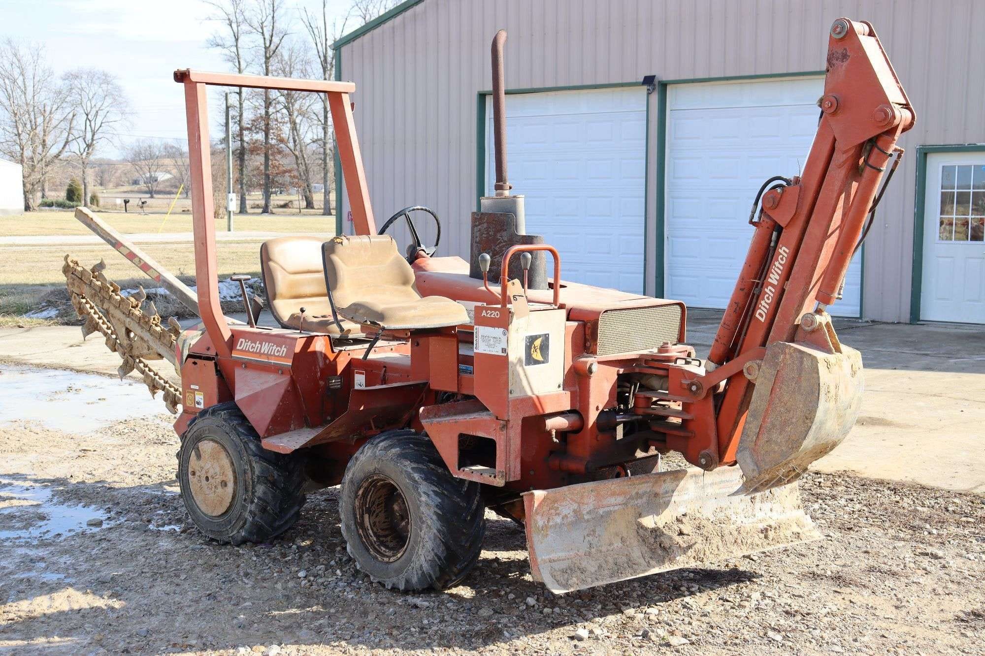 Ditch Witch 2300 Equipment Image0