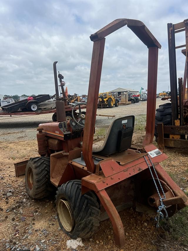 Image of Ditch Witch 2300 equipment image 1