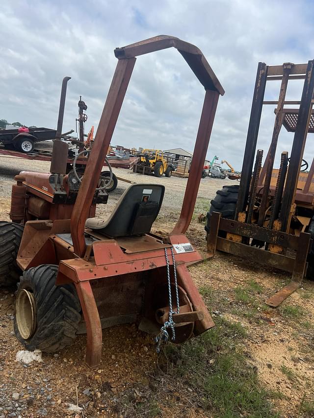 Image of Ditch Witch 2300 equipment image 2