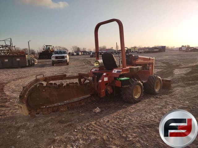 Image of Ditch Witch 2310 equipment image 4