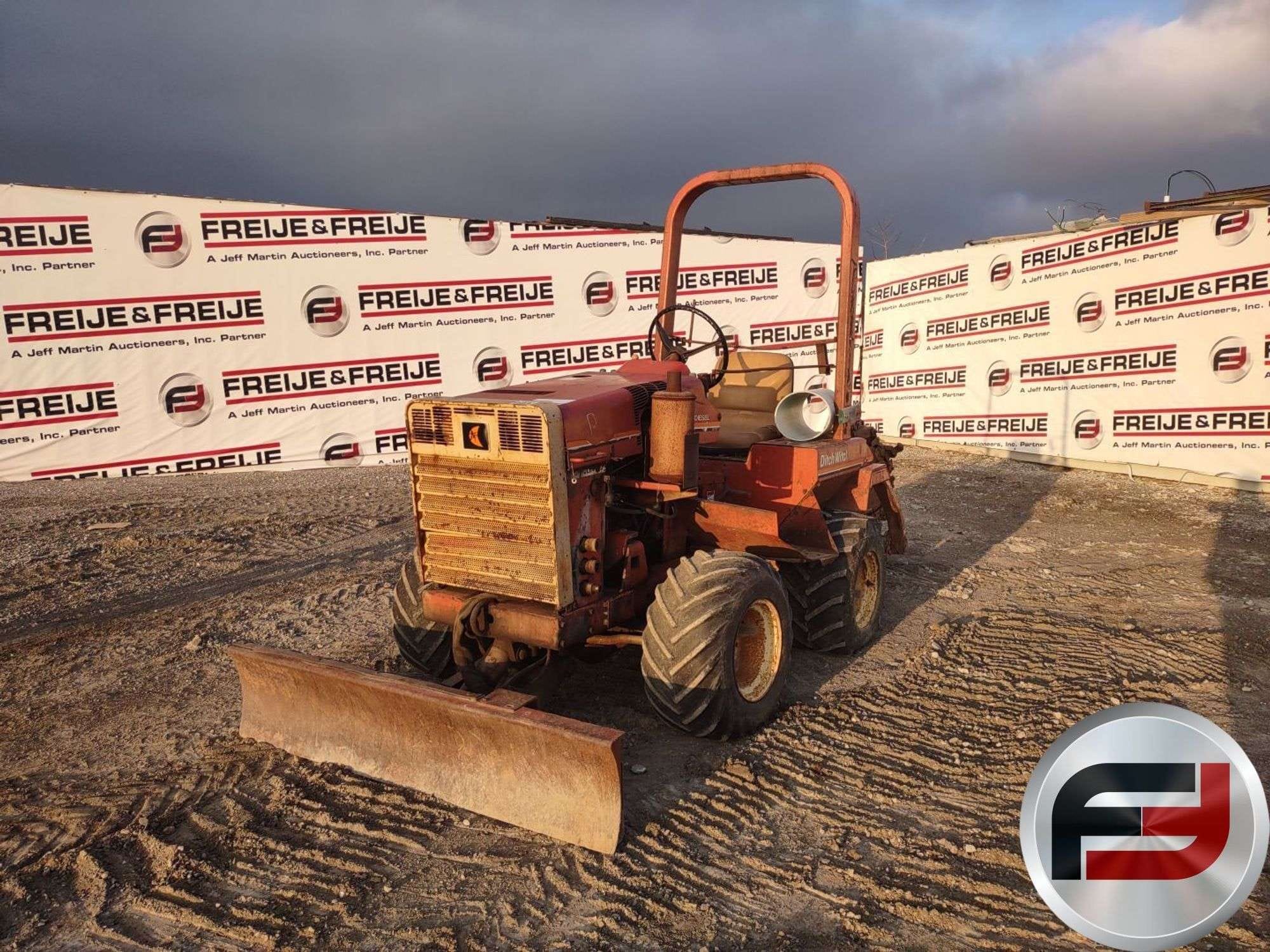 Ditch Witch 2310 Equipment Image0