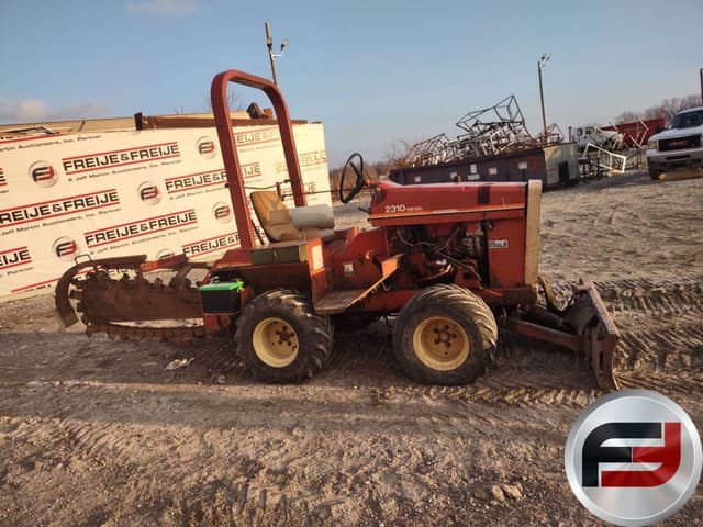 Image of Ditch Witch 2310 equipment image 3