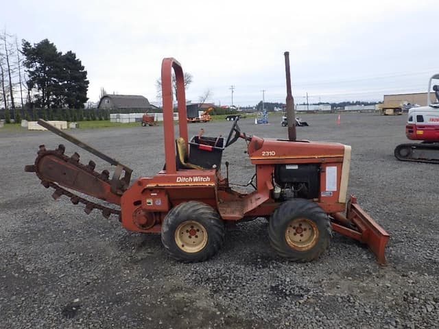 Image of Ditch Witch 2310 equipment image 3