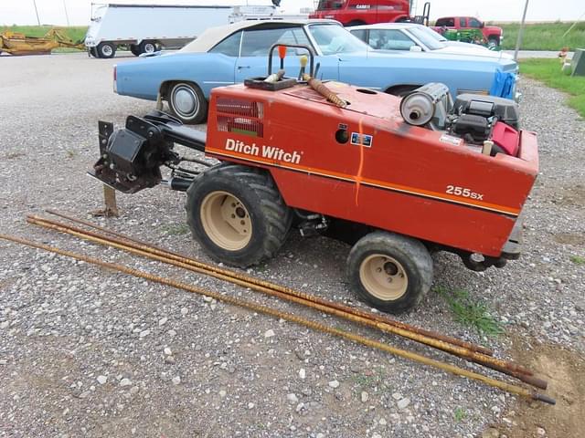 Image of Ditch Witch 255SX equipment image 2