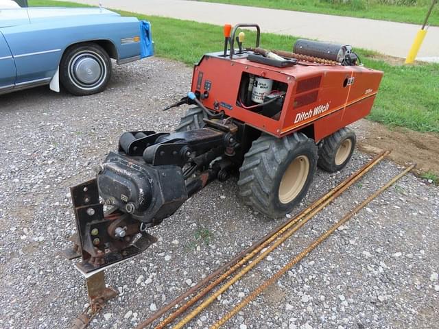 Image of Ditch Witch 255SX equipment image 3