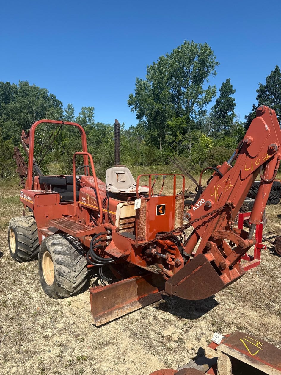 Ditch Witch 3210 Equipment Image0