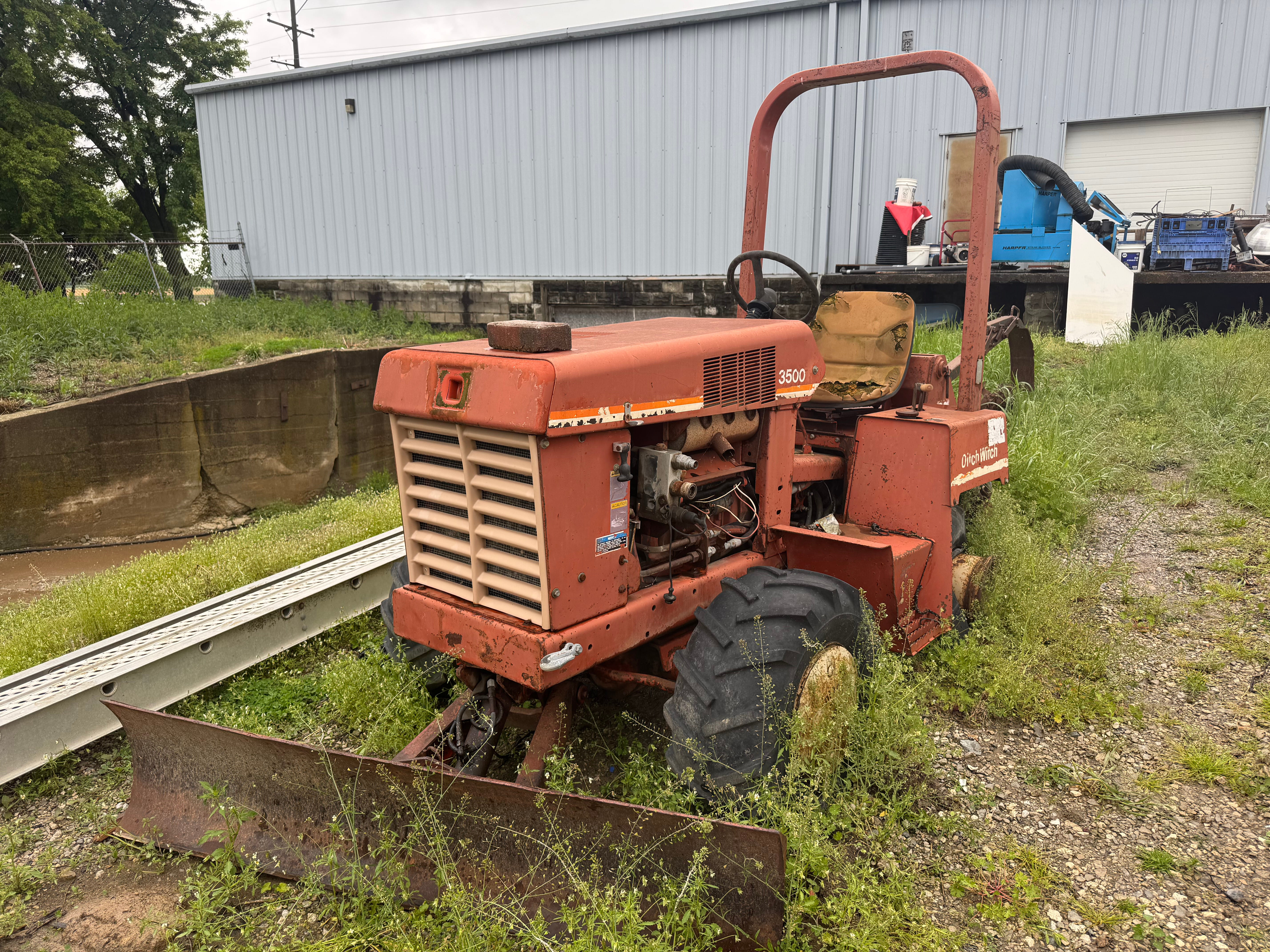 Ditch Witch 3500 Equipment Image0