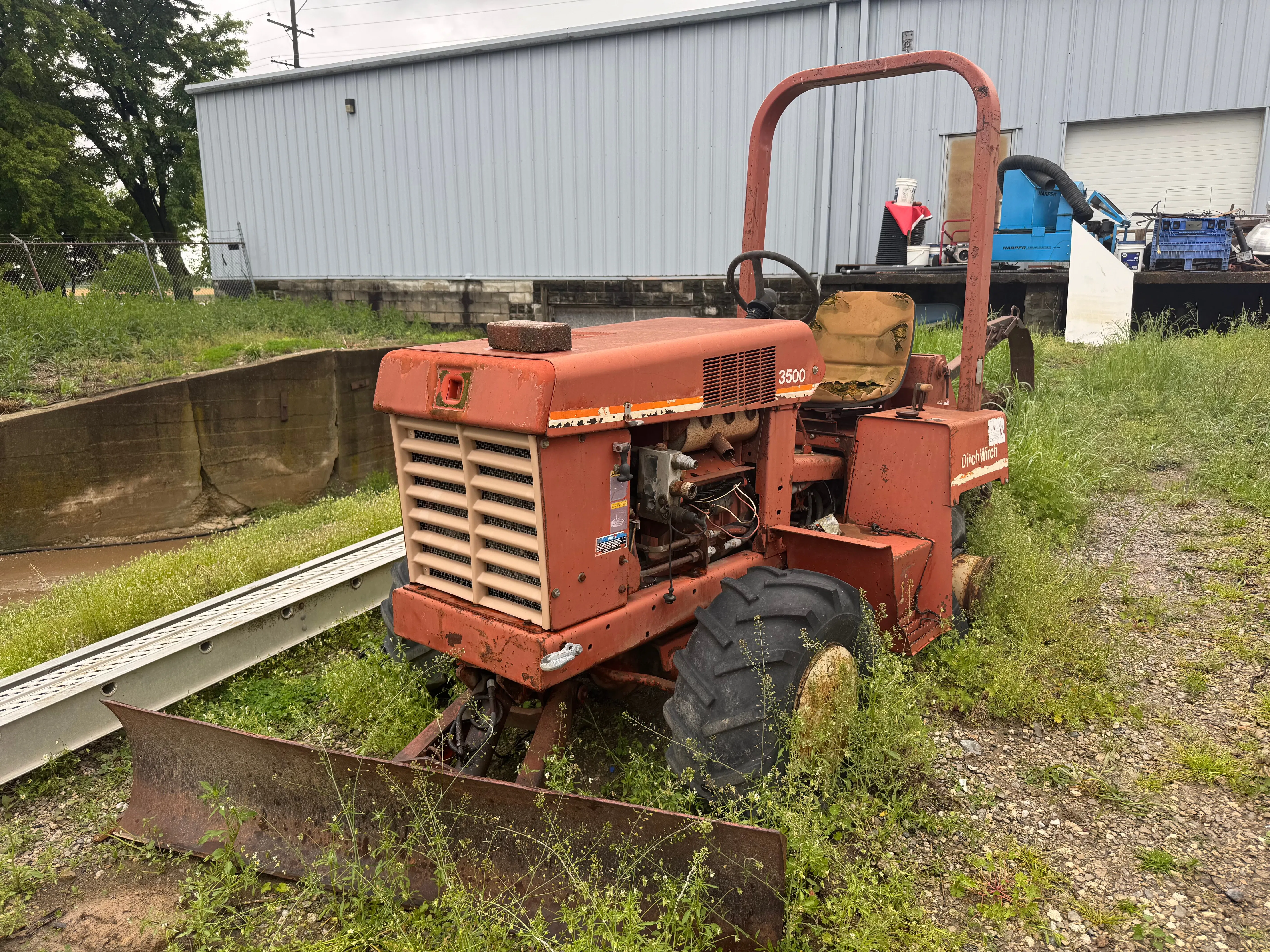 Ditch Witch 3500DD Equipment Image0