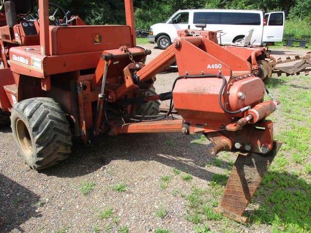 Image of Ditch Witch 4010 equipment image 4