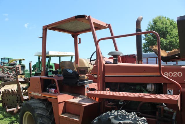 Image of Ditch Witch 8020 equipment image 3