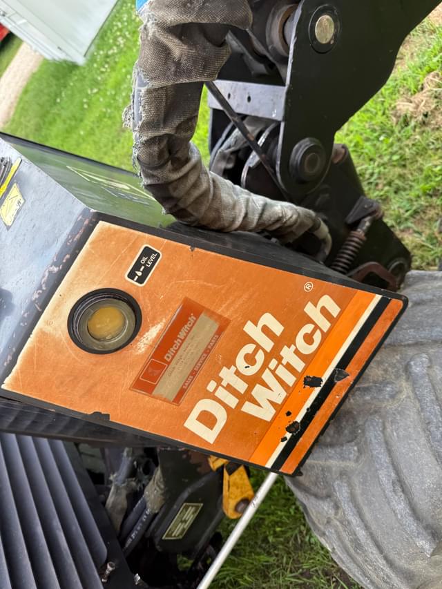Image of Ditch Witch 410SX equipment image 4