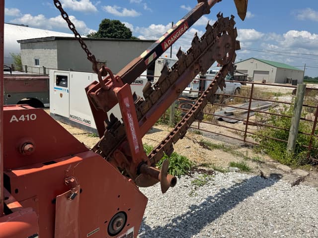 Image of Ditch Witch 4010 equipment image 4