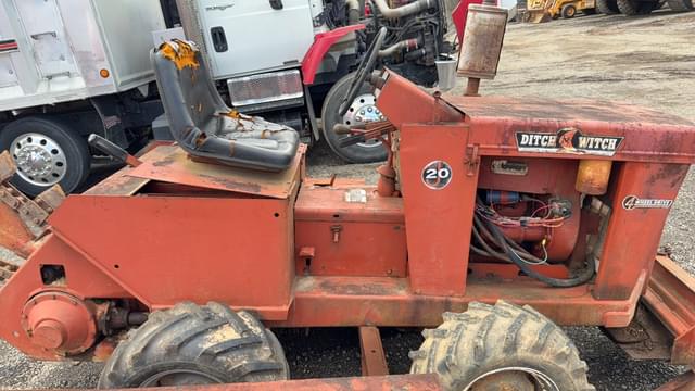 Image of Ditch Witch J20D equipment image 4