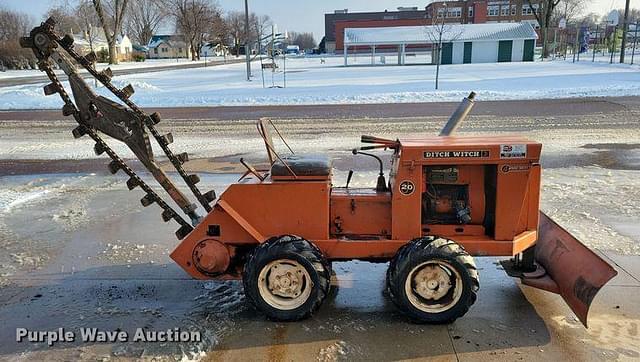 Image of Ditch Witch J20 equipment image 3