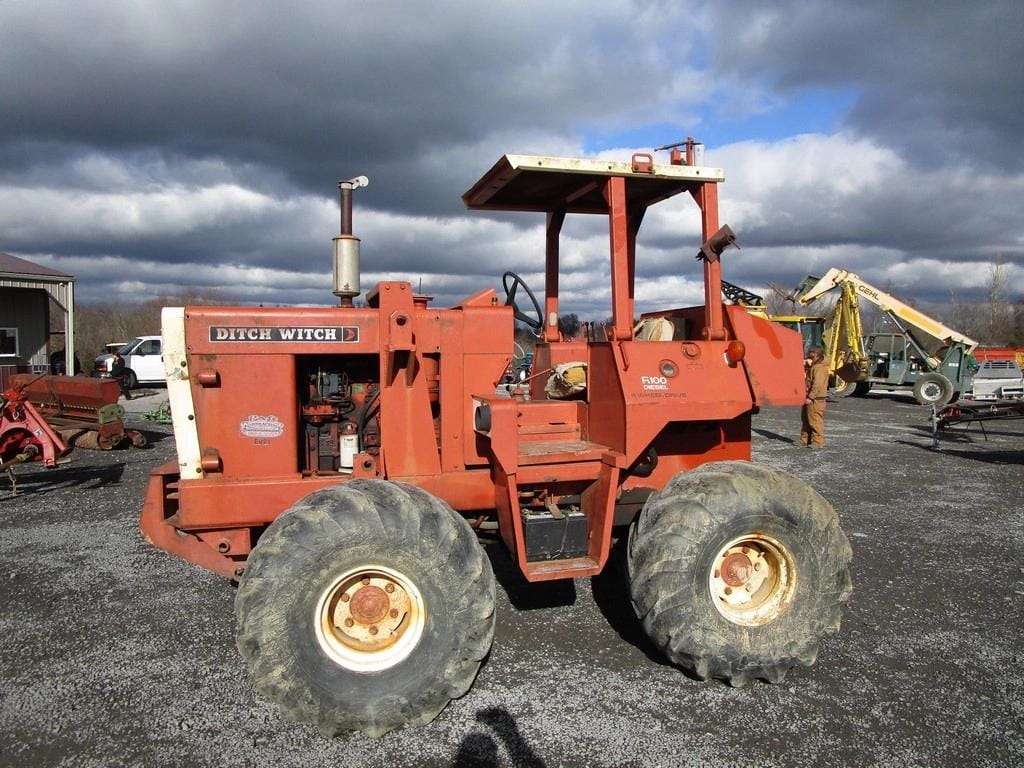 Main image Ditch Witch R100