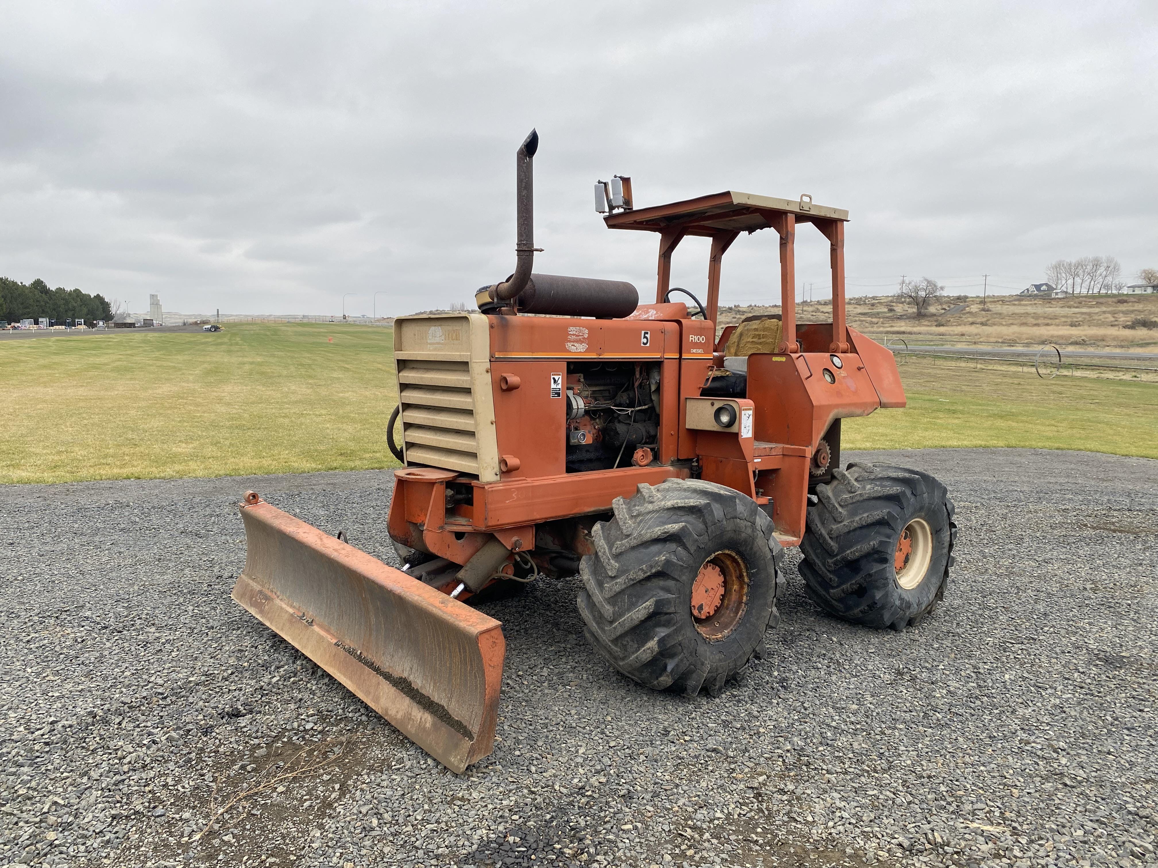 Main image Ditch Witch R100