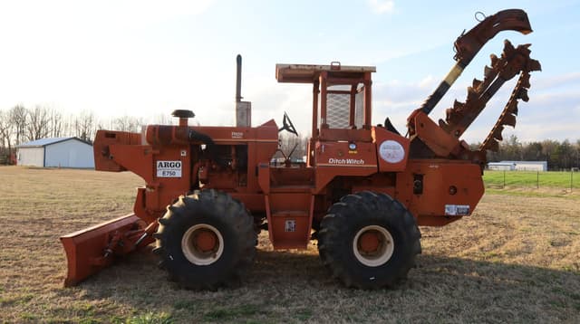 Image of Ditch Witch R100 equipment image 3