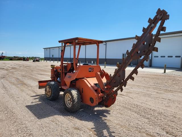 Image of Ditch Witch R30 equipment image 3