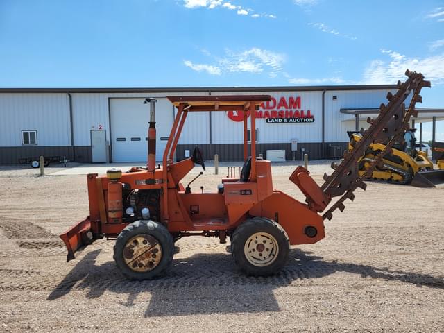Image of Ditch Witch R30 equipment image 4