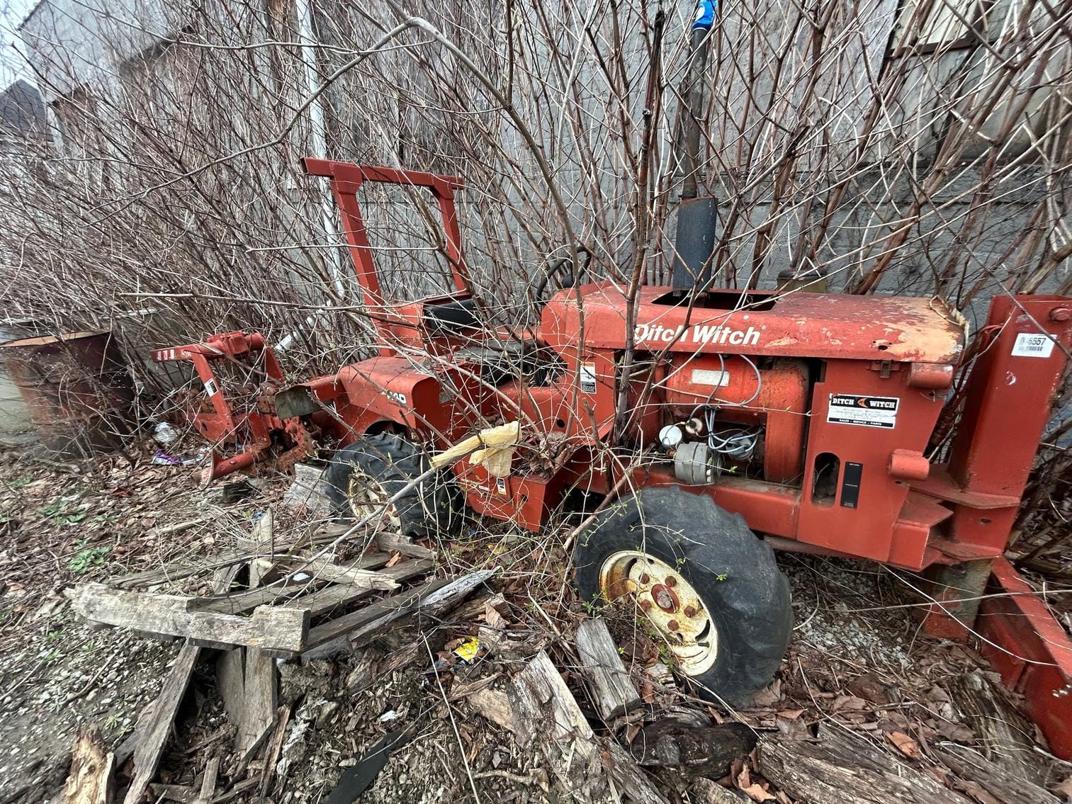 Ditch Witch R40 Equipment Image0