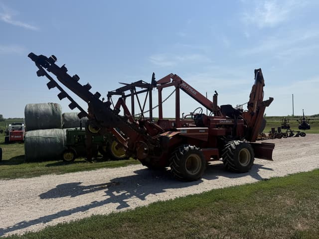 Image of Ditch Witch R65 equipment image 4