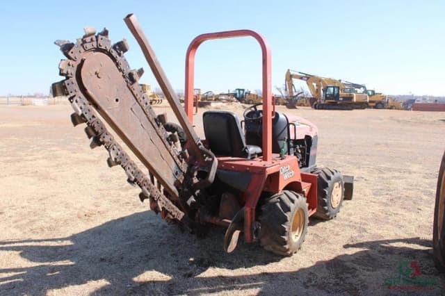 Image of Ditch Witch RT40 equipment image 2