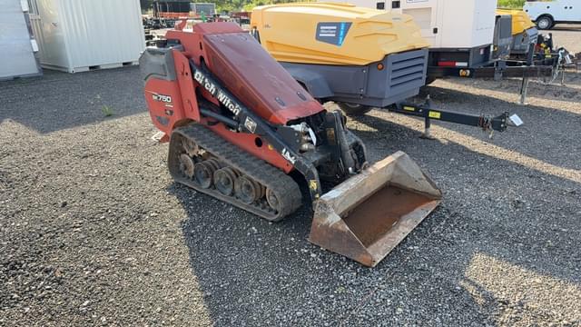 Image of Ditch Witch SK750 equipment image 2