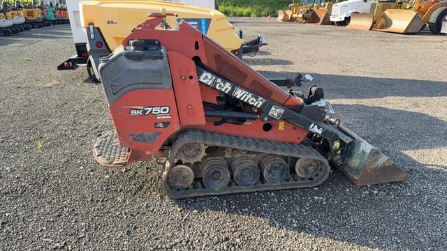 Image of Ditch Witch SK750 equipment image 3