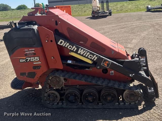 Image of Ditch Witch SK755 equipment image 3