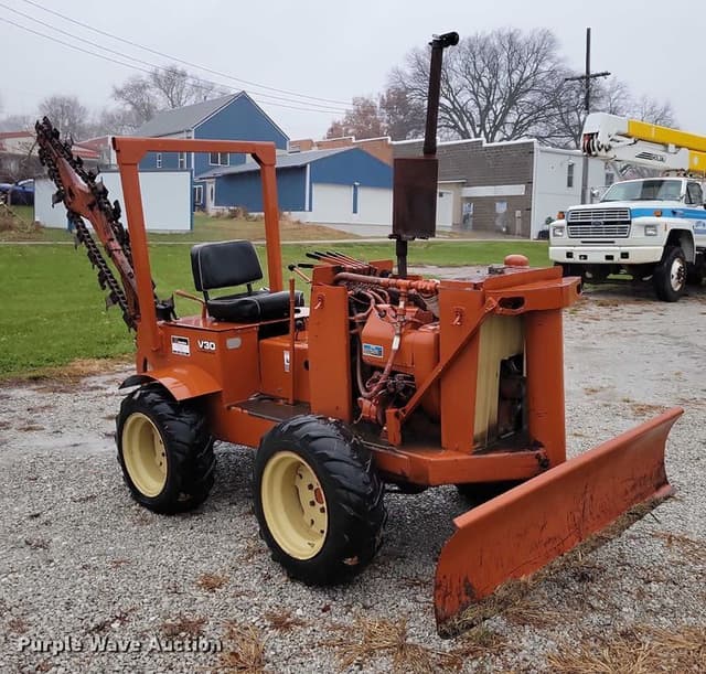 Image of Ditch Witch V30 equipment image 2