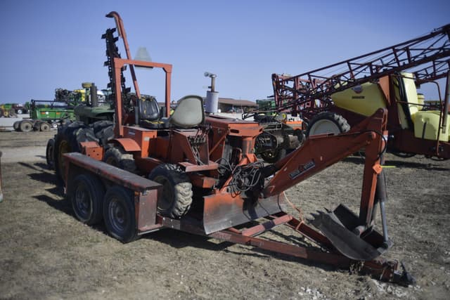Image of Ditch Witch V30 equipment image 2