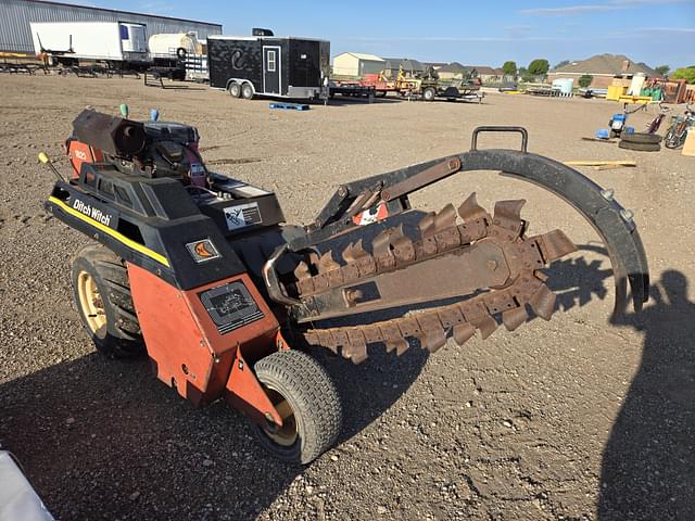 Image of Ditch Witch 1820 equipment image 2