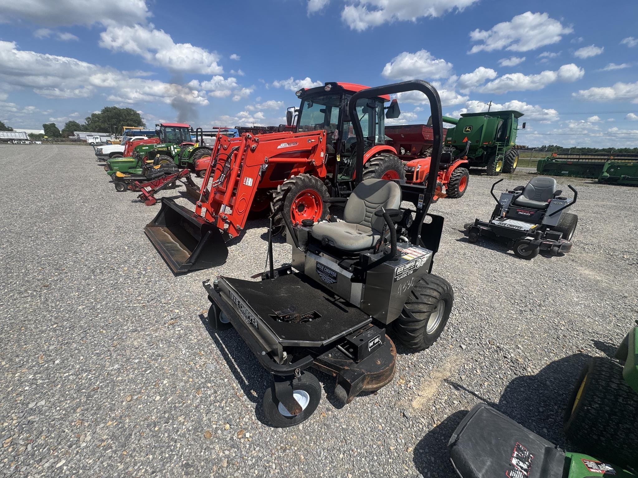 Dixie Chopper Classic 2750 Equipment Image0