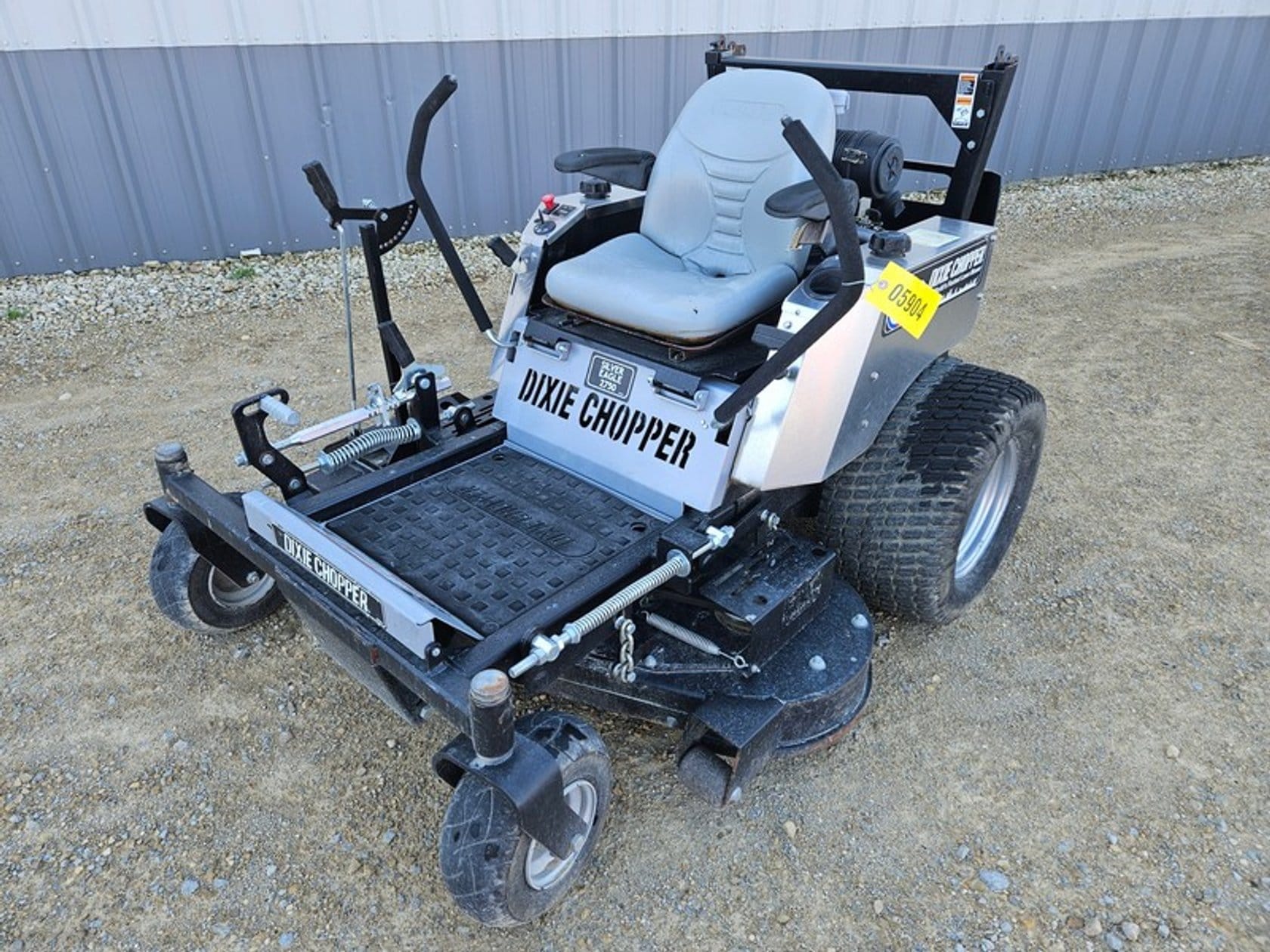 Dixie Chopper Silver Eagle 2750 Equipment Image0
