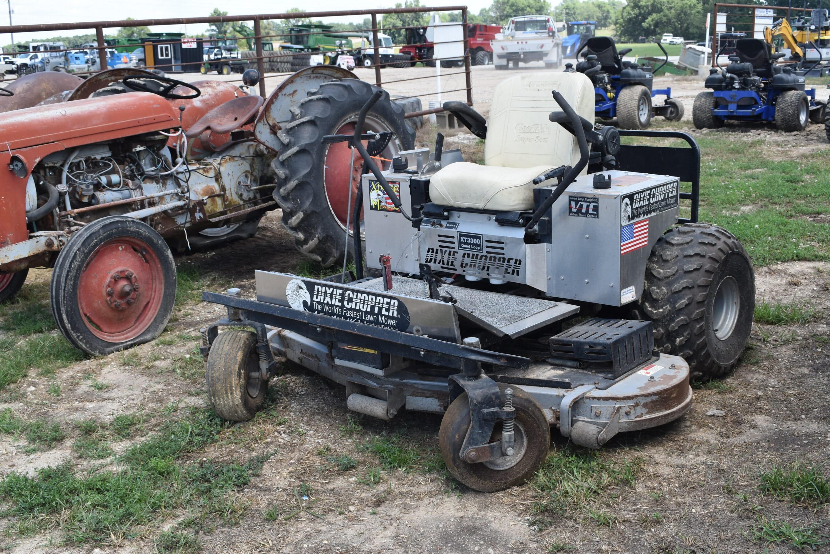 Dixie Chopper XT3300 Equipment Image0