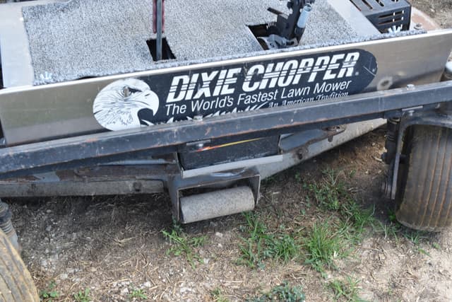 Image of Dixie Chopper XT3300 equipment image 3