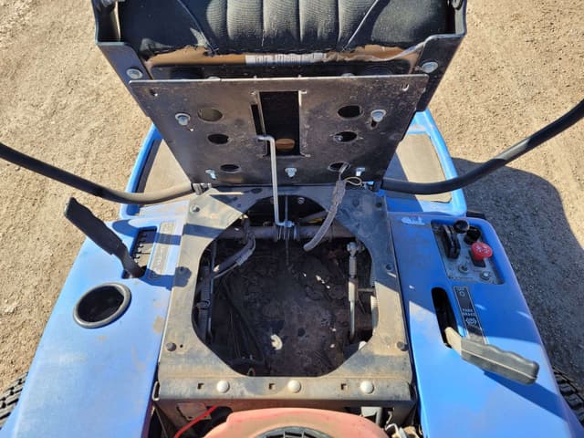 Image of Dixon ZTR4515B equipment image 4