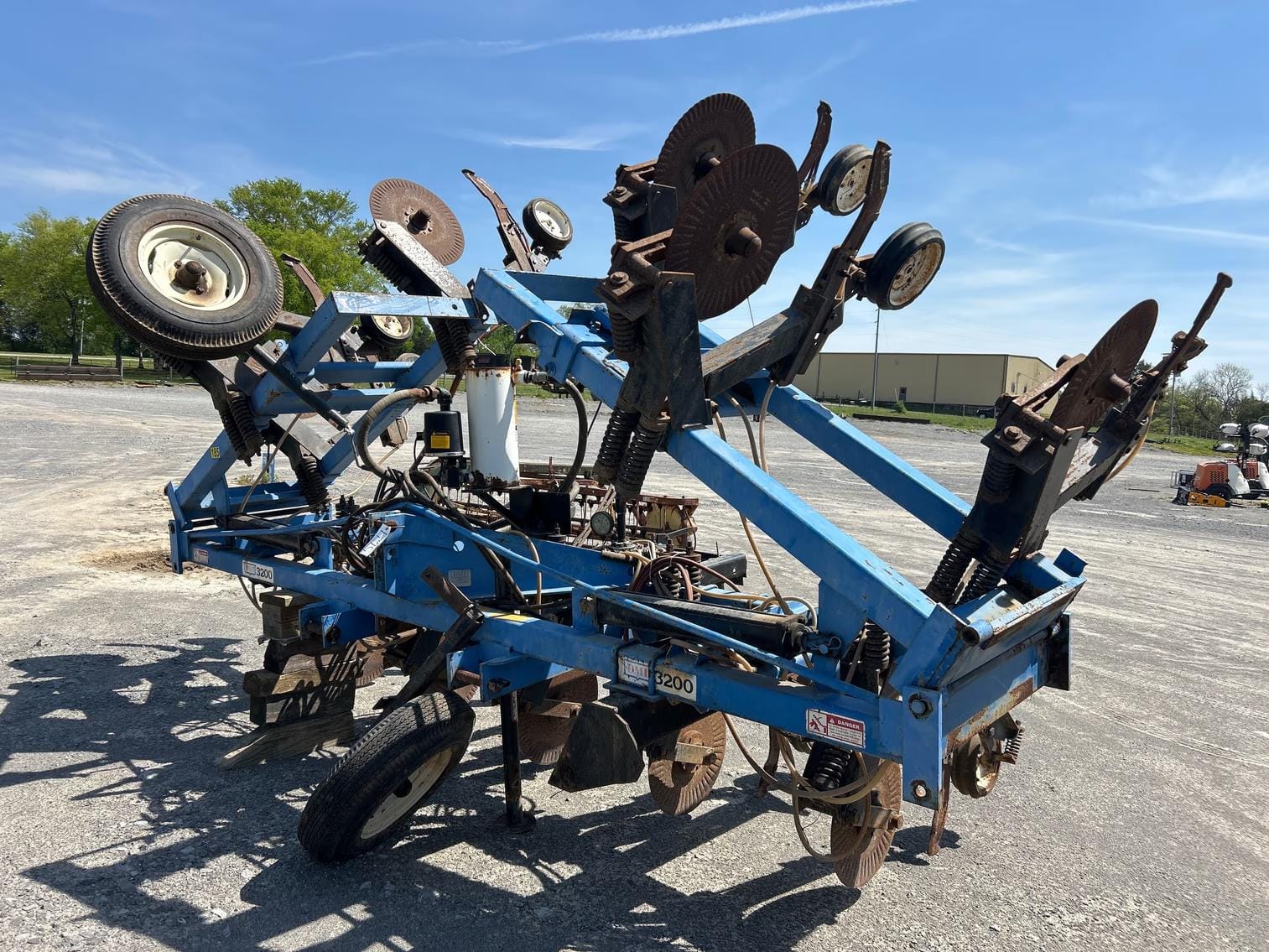 DMI 3200 Equipment Image0