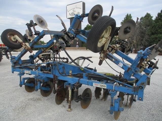 DMI 3200 Equipment Image0