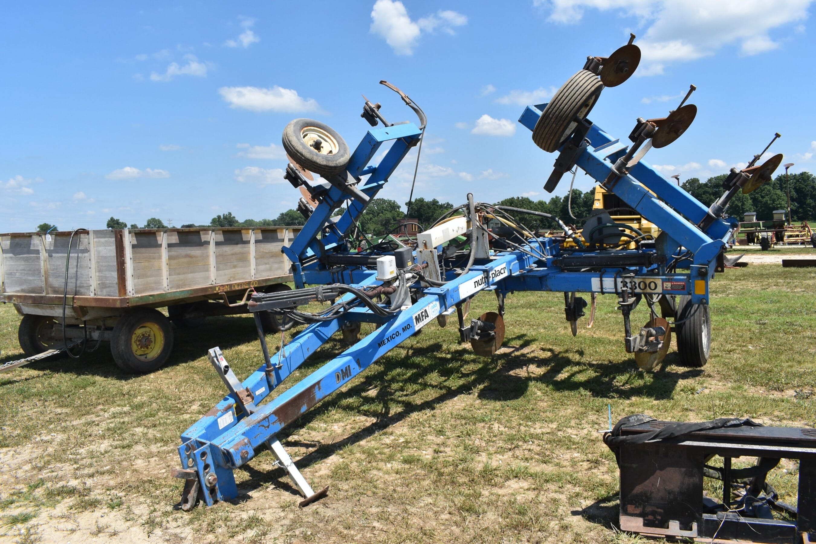 DMI 3300 Equipment Image0