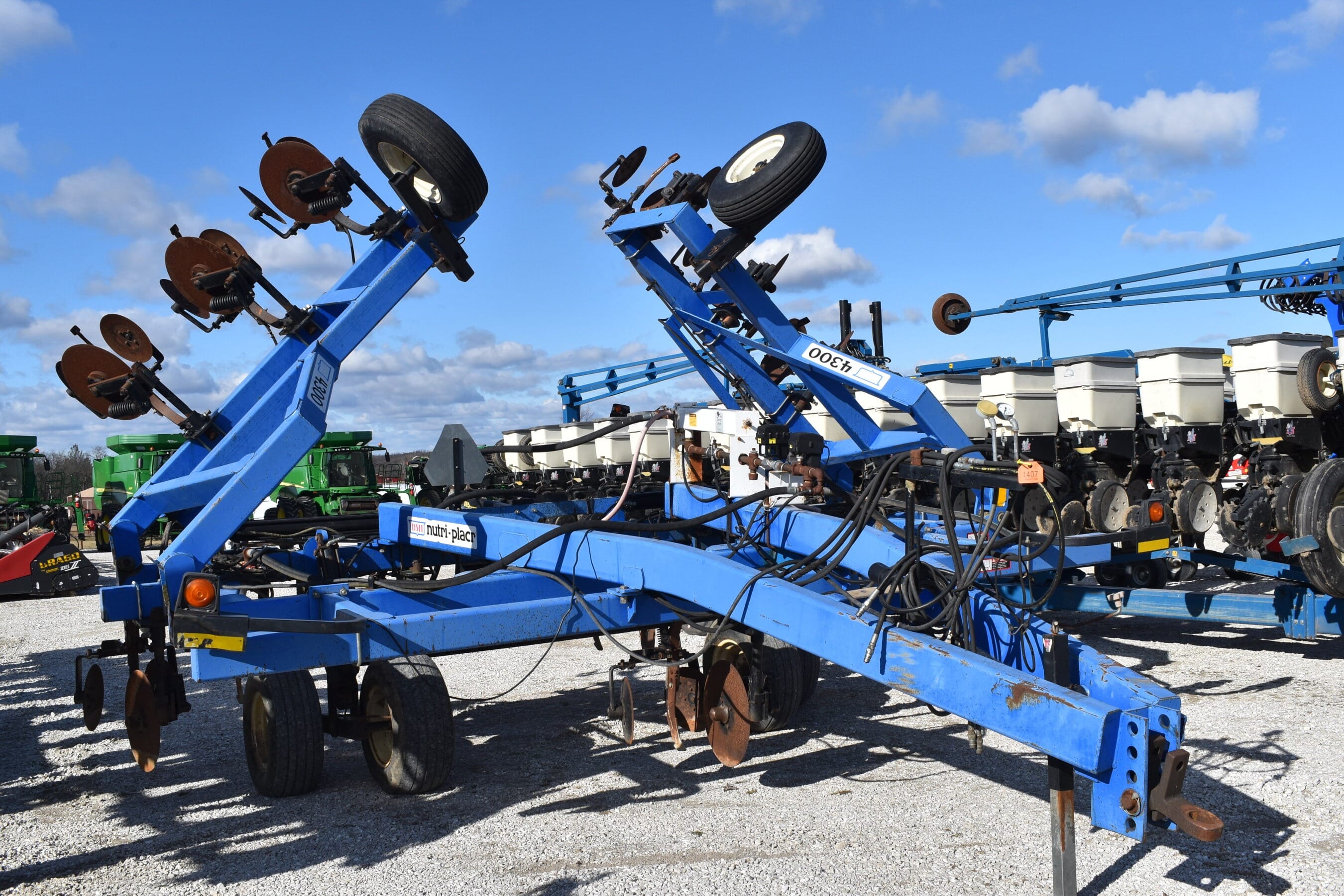 DMI 4300 Equipment Image0