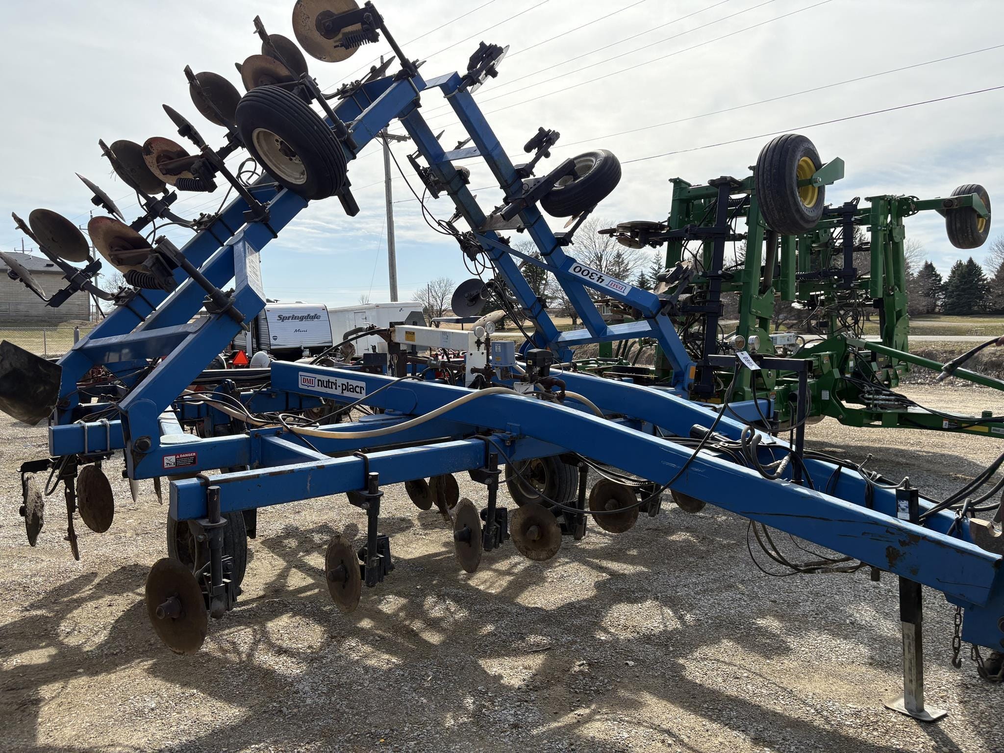 DMI 4300 Equipment Image0