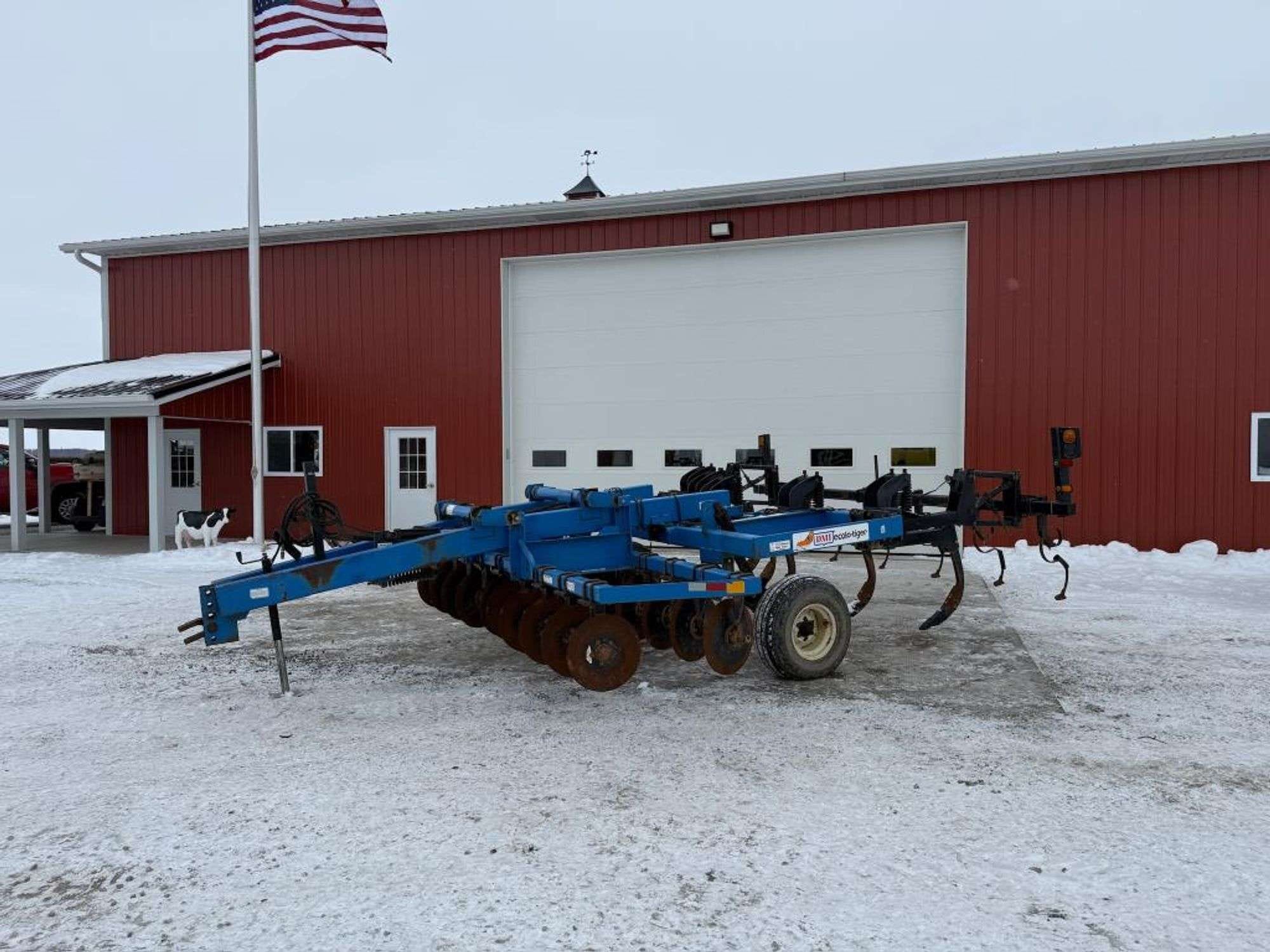 DMI 527 Equipment Image0