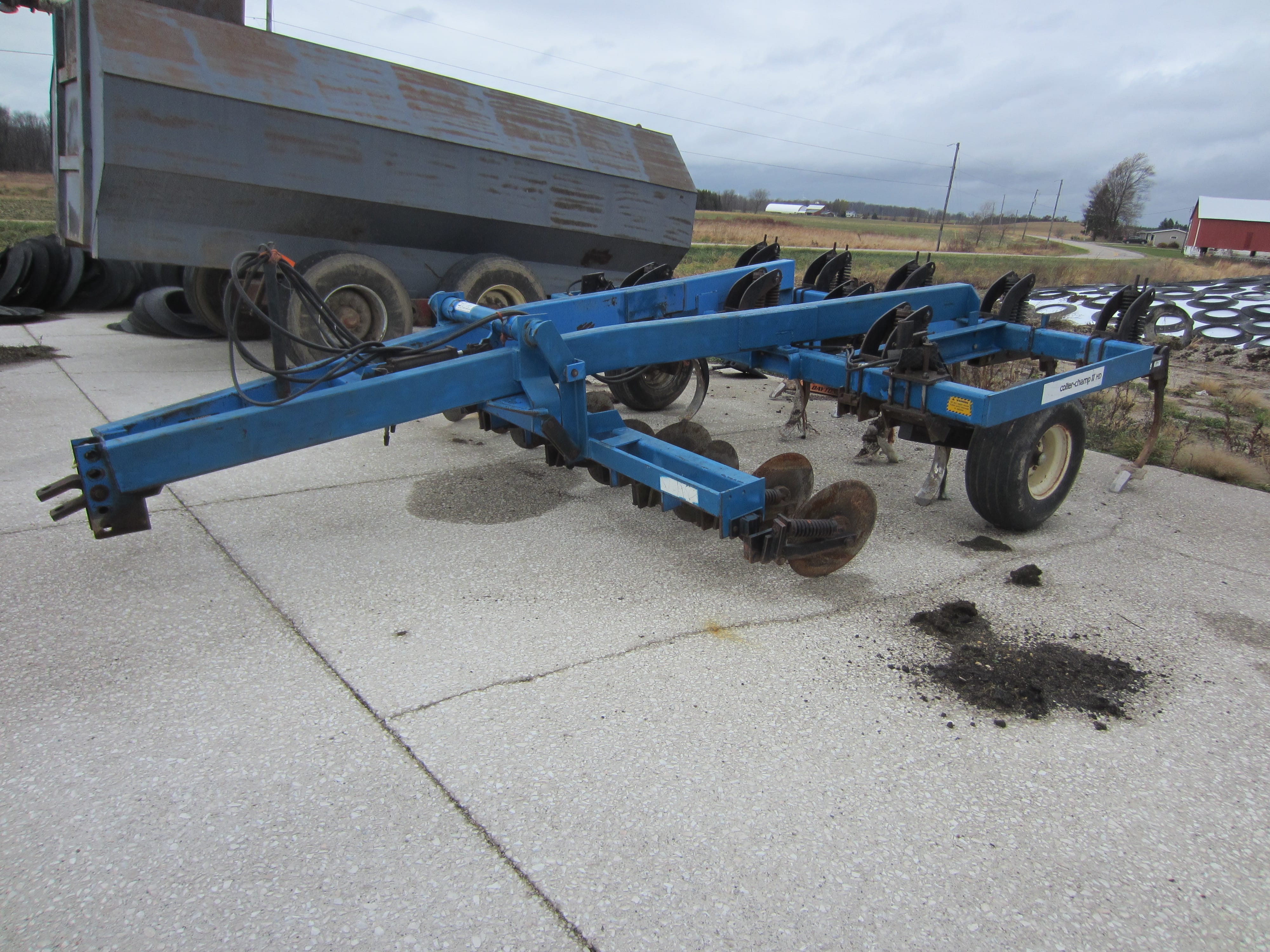 Main image DMI Colter-Champ II