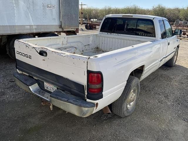 Image of Dodge Ram 2500 equipment image 3