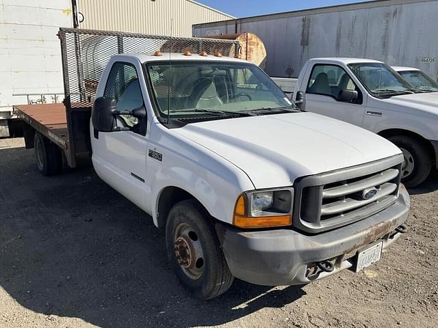 Image of Ford F-350 equipment image 2