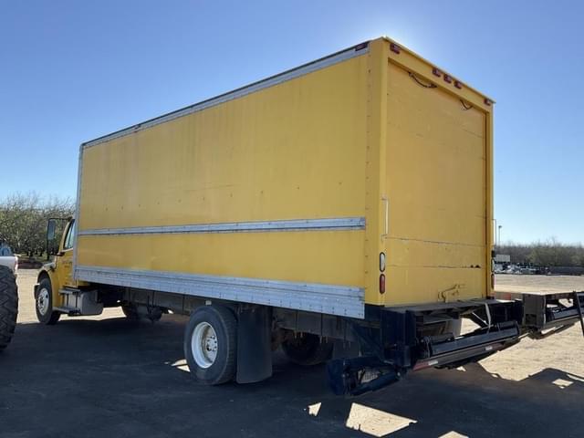 Image of Freightliner M2 equipment image 3