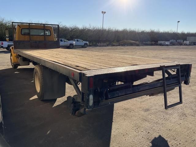 Image of Freightliner M2 equipment image 3