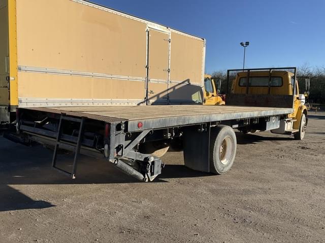 Image of Freightliner M2 equipment image 4