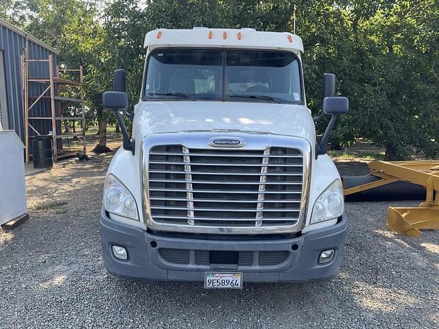 Image of Freightliner Cascadia equipment image 1